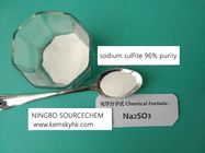 Agente blanco Na2SO3 del desarrollador del tratamiento de aguas residuales del sulfito de sodio del SSA de la grava el 96%